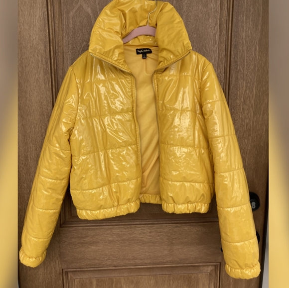 💛Mellow Yellow Vinyl Cropped Puffer💋 - Picture 1 of 3